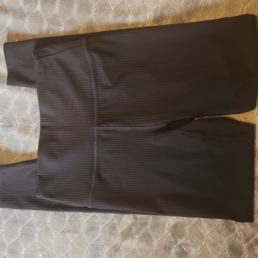 🍀All in Motion Black Ribbed Leggings - Picture 2 of 4